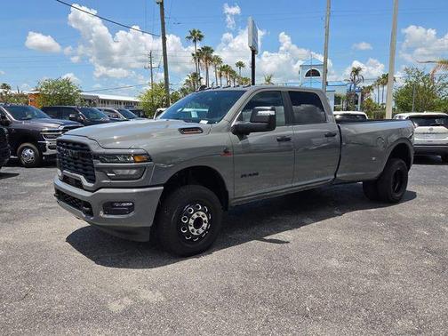 Ceramic Gray Clearcoat 2026 RAM 3500 Big Horn Crew Cab 4x4 8' Box
