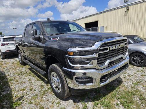 2025 RAM 2500 Tradesman Crew Cab 4x4 6'4' Box