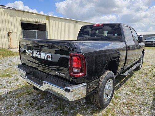 2025 RAM 2500 Tradesman Crew Cab 4x4 6'4' Box