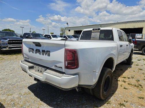 2025 RAM 3500 Big Horn Crew Cab 4x4 8' Box