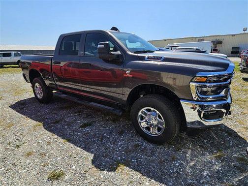 2025 RAM 2500 Tradesman Crew Cab 4x4 6'4' Box
