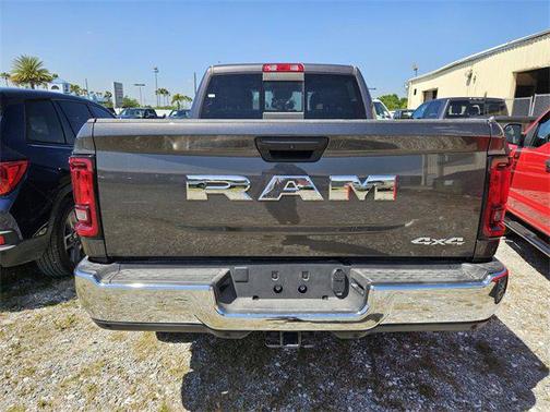 2025 RAM 2500 Tradesman Crew Cab 4x4 6'4' Box