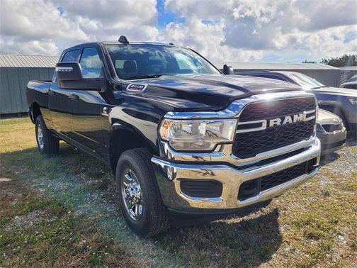 2024 RAM 2500 Tradesman Crew Cab 4x4 6'4' Box