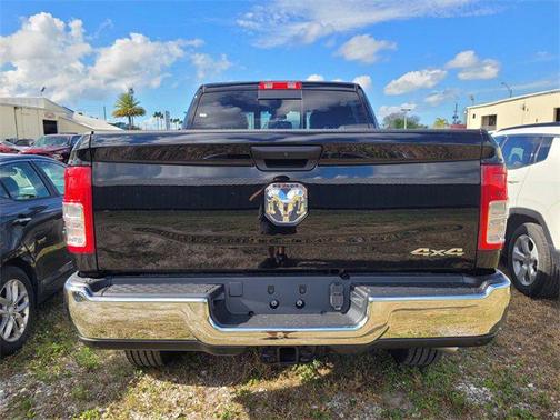 2024 RAM 2500 Tradesman Crew Cab 4x4 6'4' Box