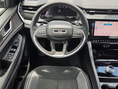 Diamond Black Crystal Pearlcoat 2026 Jeep Grand Cherokee Altitude