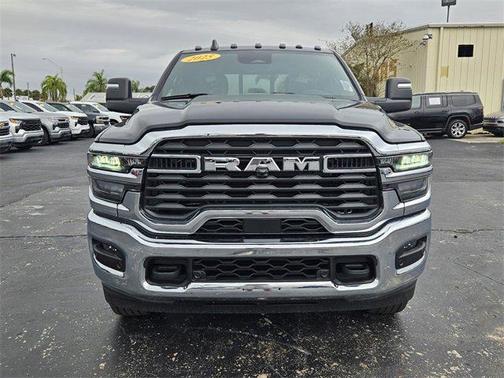 2025 RAM 2500 Tradesman Crew Cab 4x4 6'4' Box