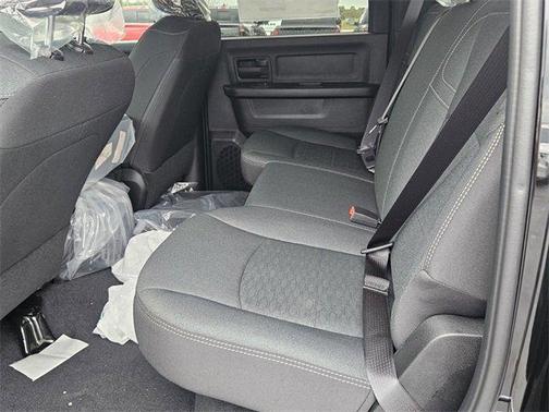 2025 RAM 2500 Tradesman Crew Cab 4x4 6'4' Box