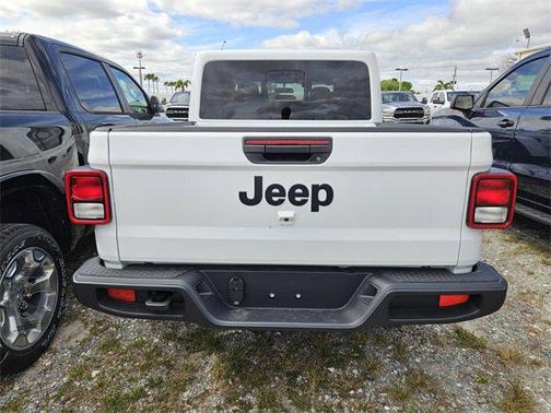 2025 Jeep Gladiator Nighthawk