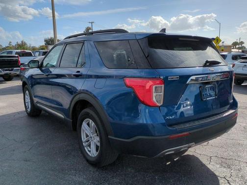 Atlas Blue Metallic 2022 Ford Explorer XLT