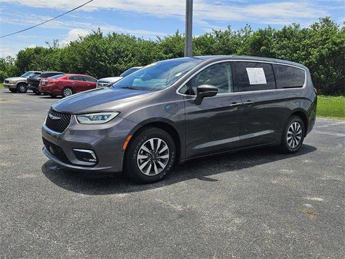2022 Chrysler Pacifica Hybrid Touring L