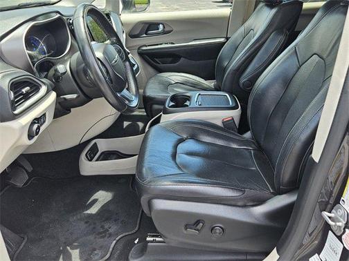 2022 Chrysler Pacifica Hybrid Touring L