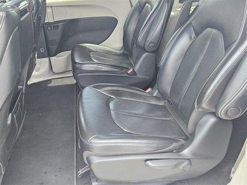 2022 Chrysler Pacifica Hybrid Touring L