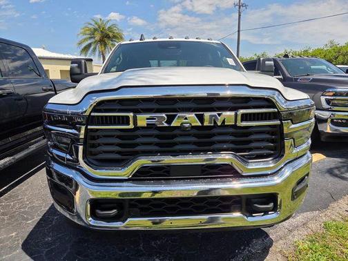 Bright White Clearcoat 2026 RAM 3500 Tradesman Crew Cab 4x4 8' Box