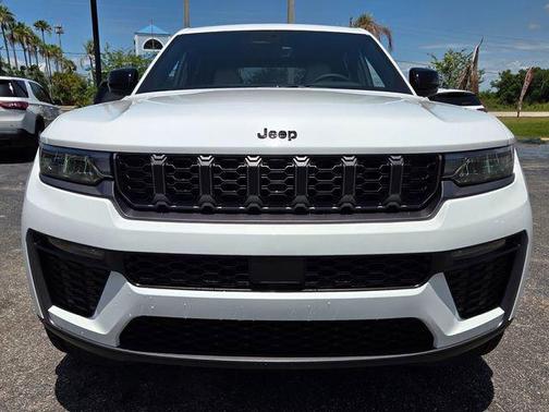 Bright White Clearcoat 2026 Jeep Grand Cherokee Limited