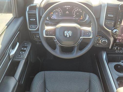 Diamond Black Crystal Pearlcoat 2026 RAM 1500 Big Horn/Lone Star