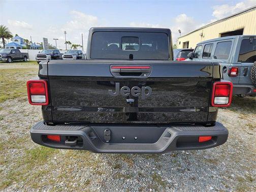 2025 Jeep Gladiator Nighthawk