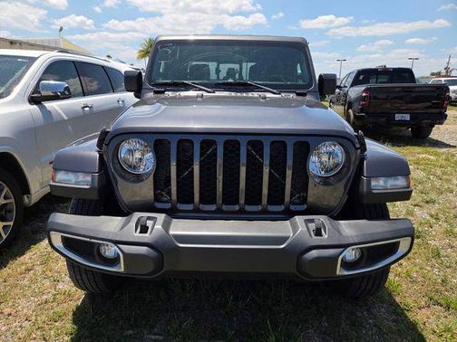 Granite Crystal Metallic Clearcoat 2022 Jeep Gladiator Sport S