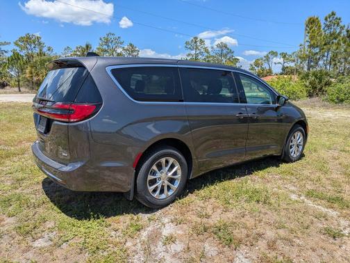 Granite Crystal Metallic Clearcoat 2023 Chrysler Pacifica Touring L