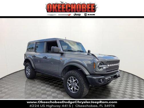 CARBONIZED GRAY METALLIC 2025 Ford Bronco Badlands