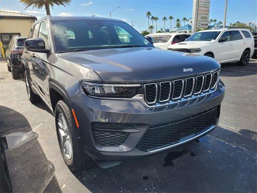 2025 Jeep Grand Cherokee Laredo