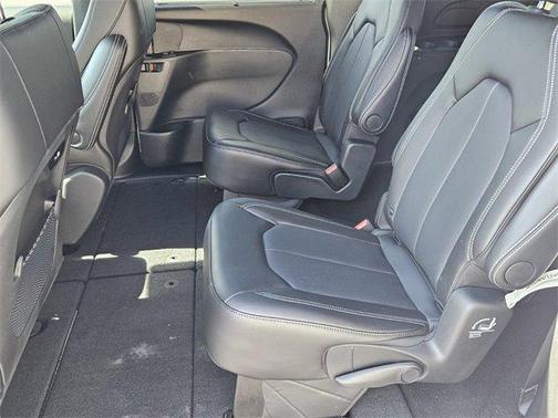 2025 Chrysler Pacifica L