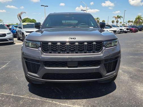 Baltic Gray Metallic Clearcoat 2026 Jeep Grand Cherokee Altitude