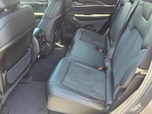 Baltic Gray Metallic Clearcoat 2026 Jeep Grand Cherokee Altitude