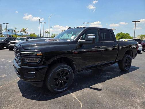 Diamond Black Crystal Pearlcoat 2026 RAM 2500 Laramie Crew Cab 4x4 6'4' Box