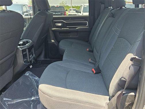 2025 RAM 2500 Big Horn Crew Cab 4x4 6'4' Box