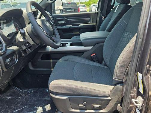 2025 RAM 2500 Big Horn Crew Cab 4x4 6'4' Box