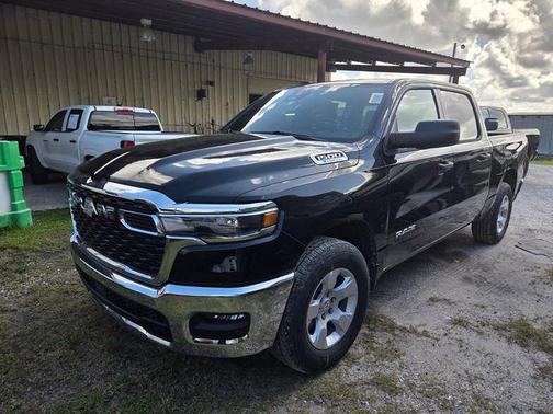 Diamond Black Crystal Pearlcoat 2026 RAM 1500 Big Horn/Lone Star