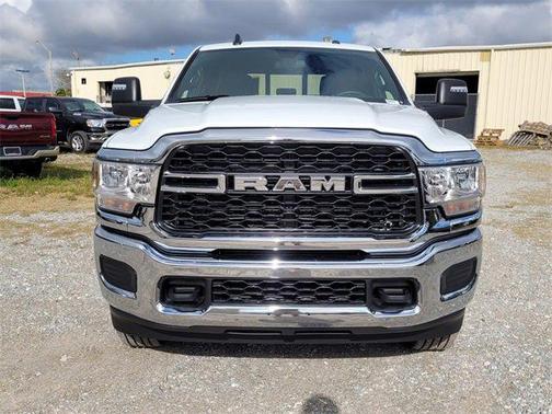 2024 RAM 2500 Tradesman Crew Cab 4x4 6'4' Box