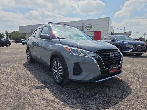 Boulder Gray Pearl 2023 Nissan Kicks SV