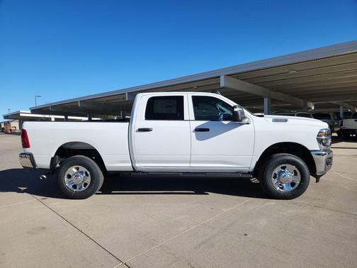 2026 RAM 2500 Tradesman Crew Cab 4x4 6'4' Box