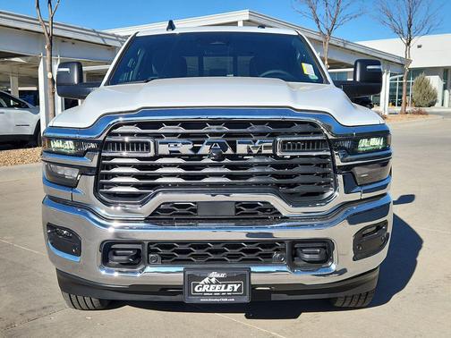 2026 RAM 2500 Tradesman Crew Cab 4x4 6'4' Box
