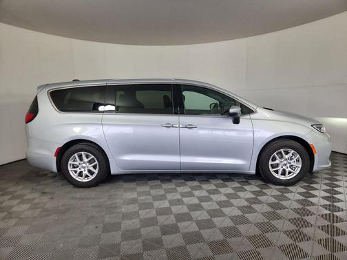2023 Chrysler Pacifica Touring