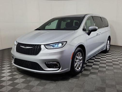 2023 Chrysler Pacifica Touring