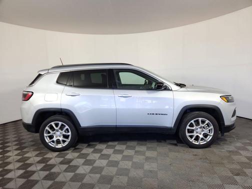 2024 Jeep Compass Latitude Lux