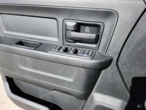 2026 RAM 2500 Black Express Crew Cab 4x4 8' Box