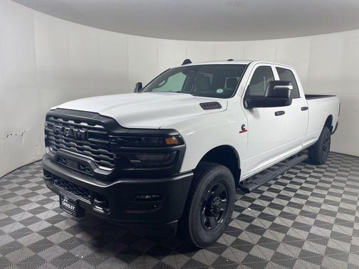 Bright White Clearcoat 2026 RAM 2500 Tradesman Crew Cab 4x4 8' Box