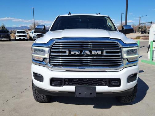 Bright White Clearcoat 2022 RAM 2500 Laramie Crew Cab 4x4 6'4' Box