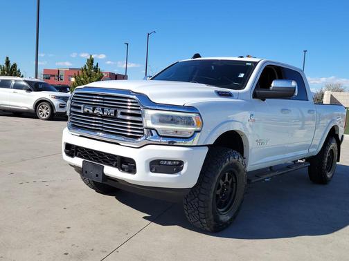 Bright White Clearcoat 2022 RAM 2500 Laramie Crew Cab 4x4 6'4' Box