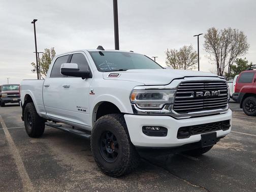 Bright White Clearcoat 2022 RAM 2500 Laramie Crew Cab 4x4 6'4' Box