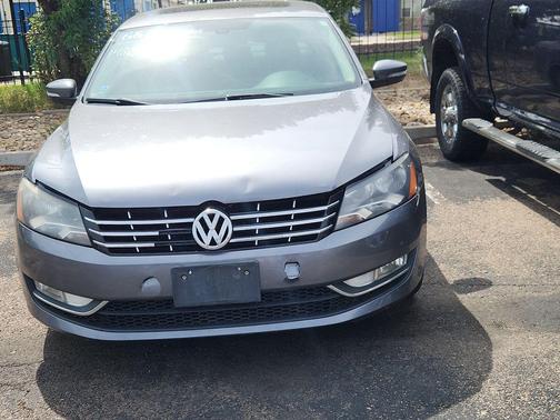 2013 Volkswagen Passat 2.0 TDI SE w/ Sunroof