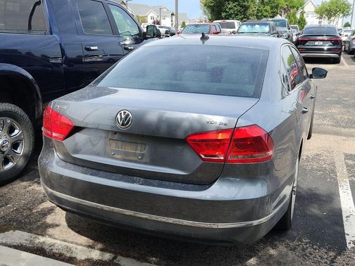 2013 Volkswagen Passat 2.0 TDI SE w/ Sunroof