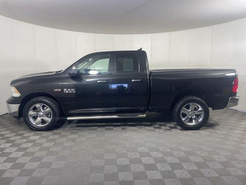 Brilliant Black Crystal Pearlcoat 2017 RAM 1500 Big Horn