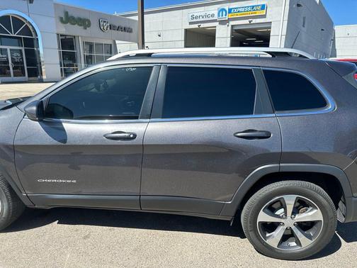 Granite Crystal Metallic Clearcoat 2019 Jeep Cherokee Limited