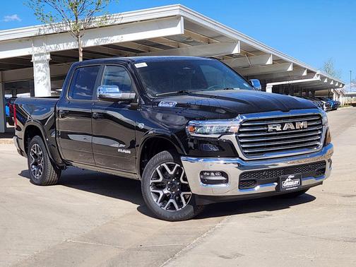 Diamond Black Crystal Pearlcoat 2026 RAM 1500 Laramie