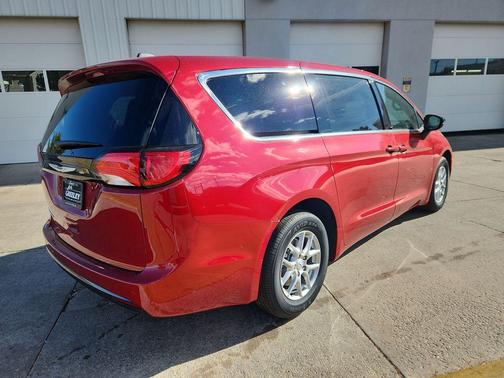 2026 Chrysler Voyager LX
