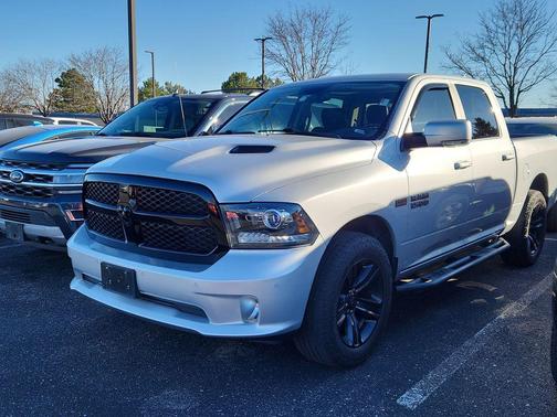 2018 RAM 1500 Night Crew Cab 4x4 5'7' Box